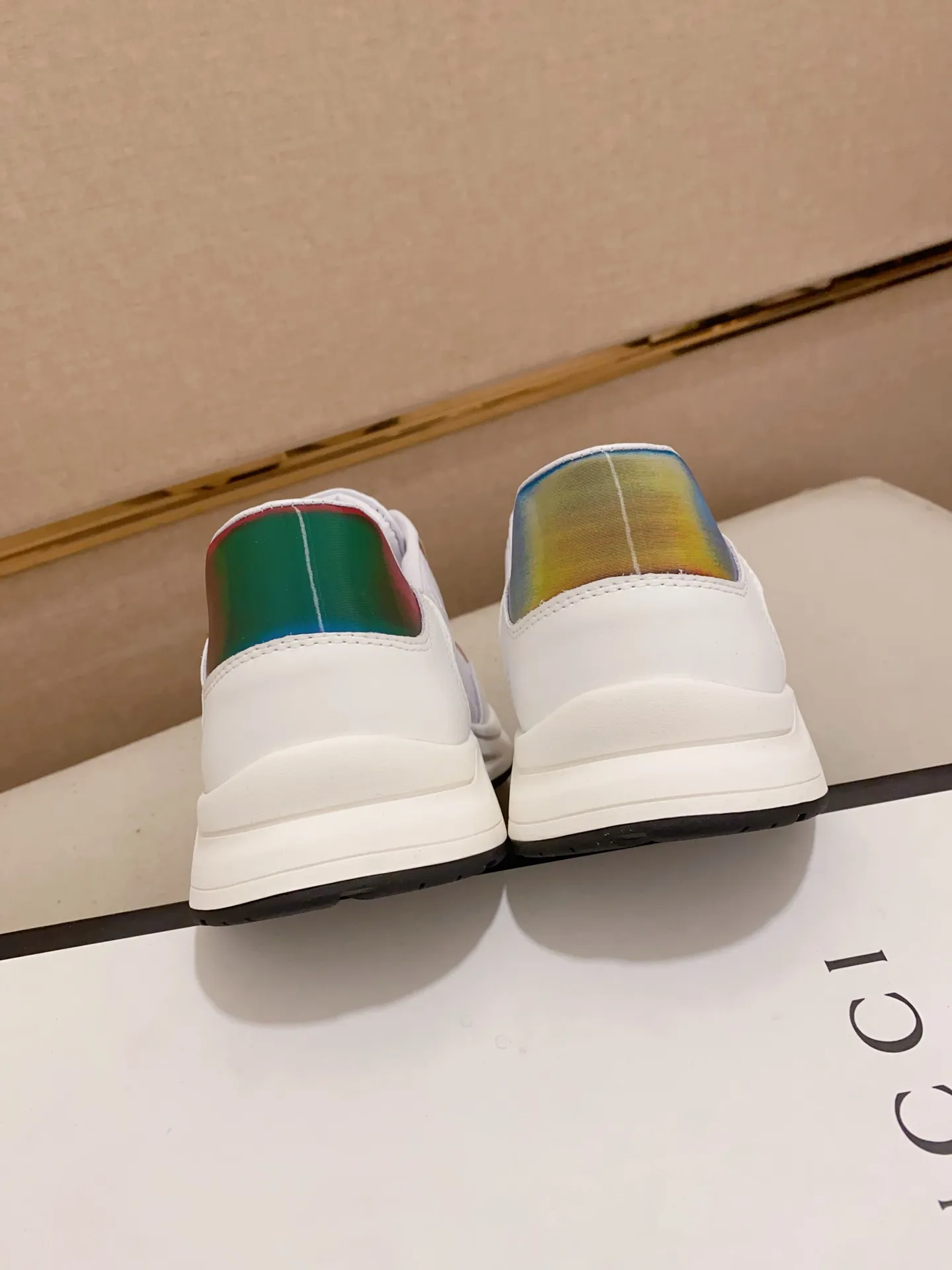 Men's shoes💰 420💰The new GUCCI (Gucci) counters are launched simultaneously. The new men's shoes, 😘fabrics are selected from imported cowhide, and the lining is sheepskin lining. 👍🏿 High-end ☄️ air-cushion molded anti-slip rubber outsole, exquisite lines, simple and elegant, comfortable and high-end for leisure travel. Code number: 38 to 44 (45 can be customized and cannot be returned or exchanged)